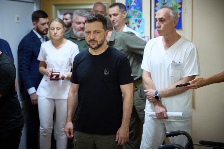 Зеленський нагородив поранених військових у Кропивницькому