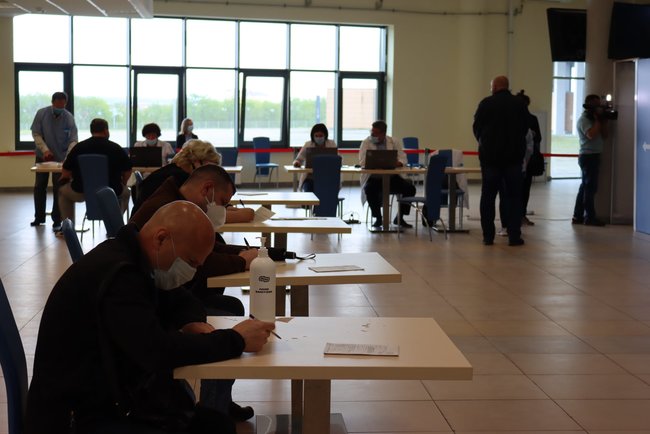 В центре массовой вакцинации во Львове прививку от коронавируса получили уже 170 человек, - глава ОГА Козицкий 02 В центре массовой вакцинации во Львове прививку от коронавируса получили уже 170 человек, - глава ОГА Козицкий 02