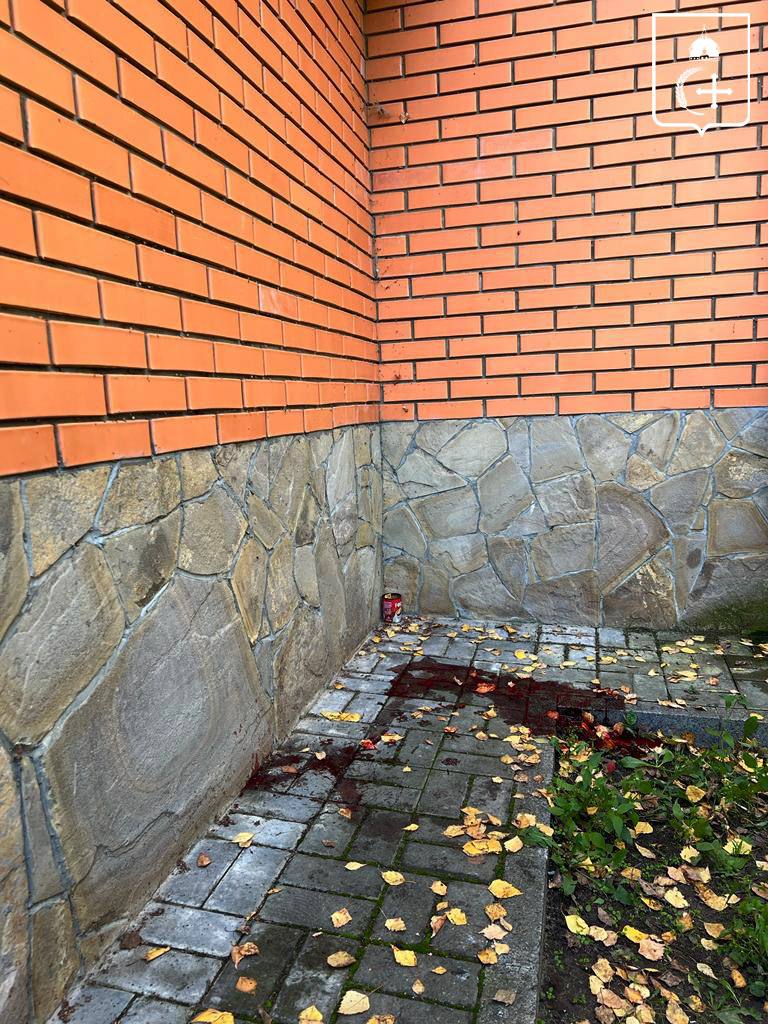 Безпілотник РФ вбив людину біля магазину на Сумщині: загинула мати трьох дітей. Коли її намагалися врятувати, росіяни скинули ще одну гранату 05