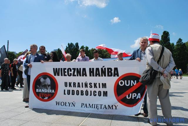 Геноцид помним - бандеровцам жить не дадим, - в Варшаве прошли мероприятия, связанные с годовщиной Волынской трагедии 08