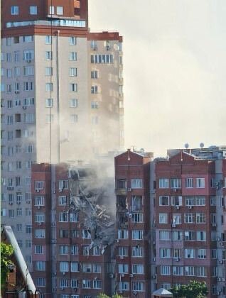 Російська ракета влучили в будинок у Дніпрі