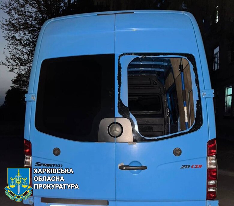 Автомобіль в який влучив FPV-дрон на Харківщині