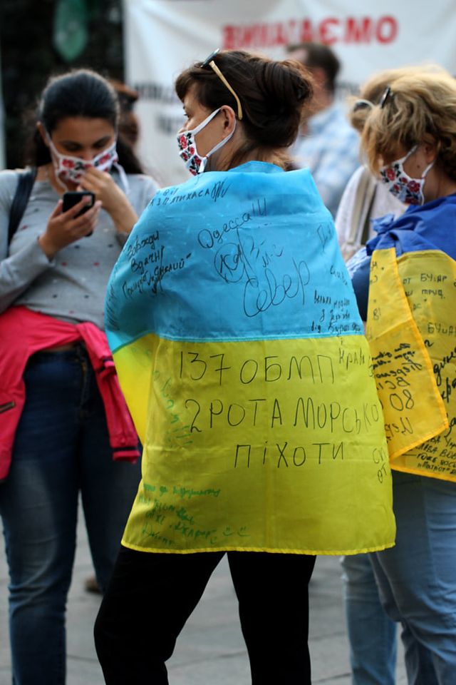 Коли ми їздили у ДАП через сєпарський блокпост я думав, що це дно. Я помилявся: як військові пікетували Офіс президента 07