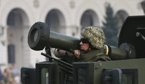 Зброї в Україні буде достатньо для зустрічі всіх "зелених" та іншого штибу чоловічків", - Данілов