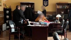 Посадовців держінституту в Києві підозрюють у схемі "бронювання" і виправдовуванні агресії РФ, - Офіс Генпрокурора. ФОТОрепортаж