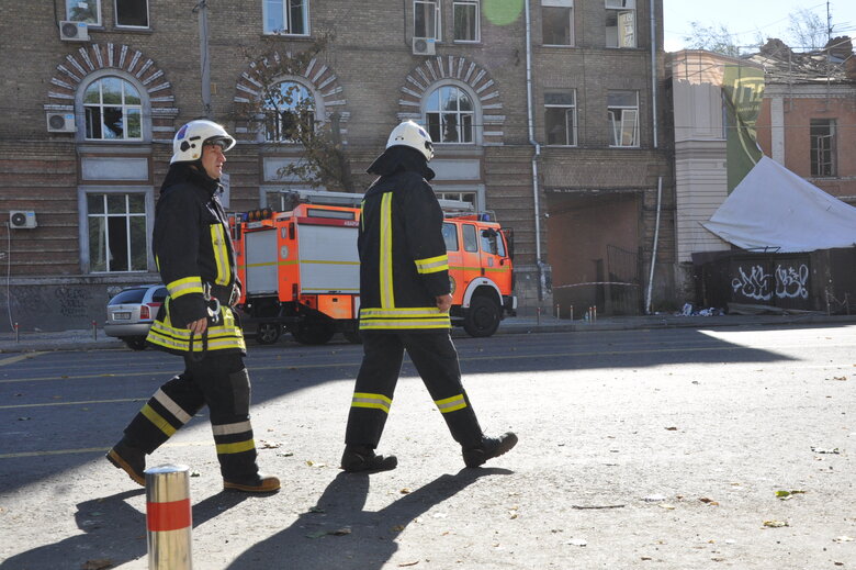 Последствия вражеских ракетных ударов по центру Киева 29
