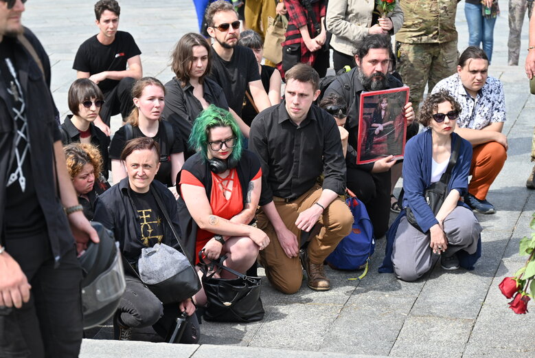 На київському Майдані попрощалися із бойовим медиком Дар’єю Філіп’євою (Блискавкою), яка загинула на фронті 05