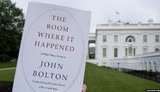 Cуд США відмовився заборонити вихід книги Болтона, в Білому домі розраховують завадити колишньому раднику Трампа отримати прибуток