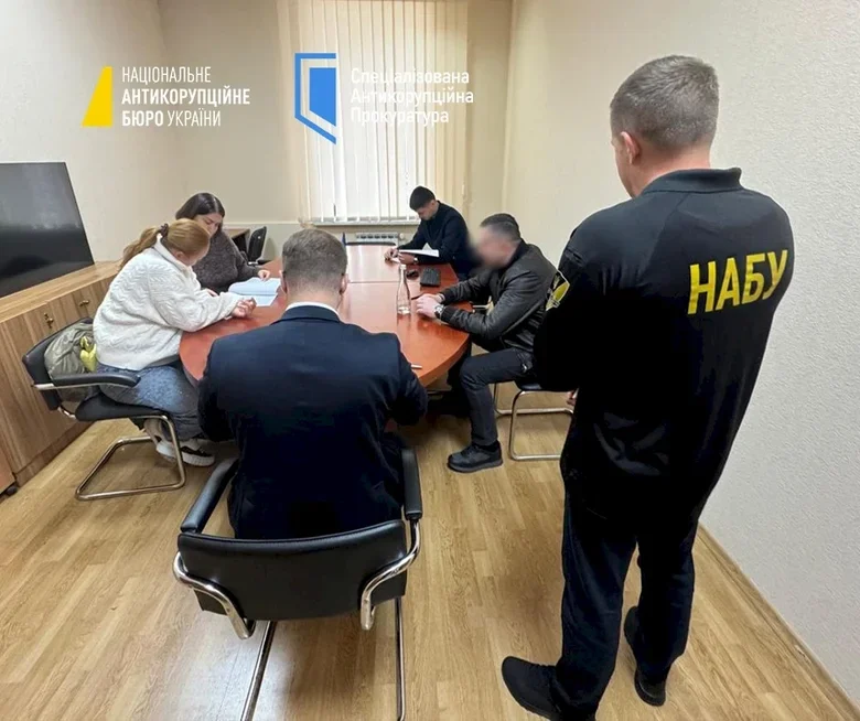 посадовець з нардепкою не задекларували майно
