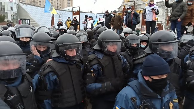 ФОПы попытались установить палатки на Майдане Незалежности: между митингующими и правоохранителями произошли стычки 62