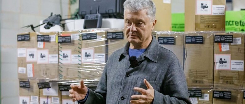 Порошенко закупив для захисників 80 "мавіків" та мікросхеми для 2000 детекторів дронів