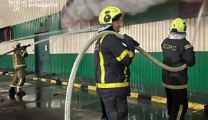 Ворог атакував 6 районів Київщини: у Білій Церкві горить підприємство харчової промисловості (оновлено). ФОТОрепортаж