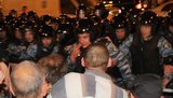 "Беркут" не смог прорвать демонстрантов БЮТ под судом! Тимошенко вывезли через "черный ход"﻿. ФОТОрепортаж