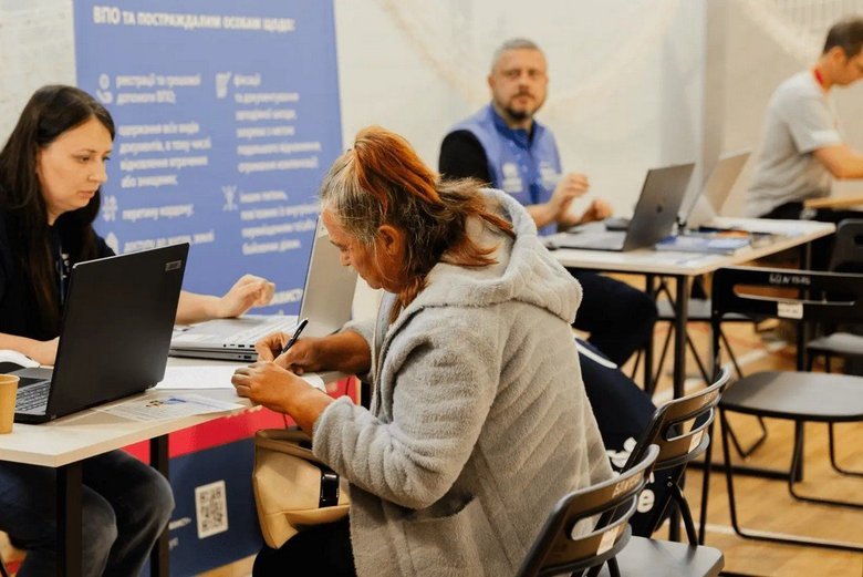 Пільгове кредитування та одноразові виплати: чому переселенцям потрібні обидва інструменти одразу