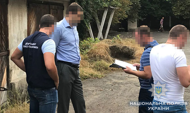 Нацполиция и ГПУ обнародовали фрагменты материалов преступной деятельности председателя Виноградовской РГА Русанюка 01