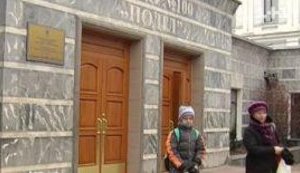 В школе, где учатся внуки Ющенко, дети Кинаха и Гриценко проповедуют сектанты: "Это вербовка новых членов и подготовка экспансии". + ВИДЕО.