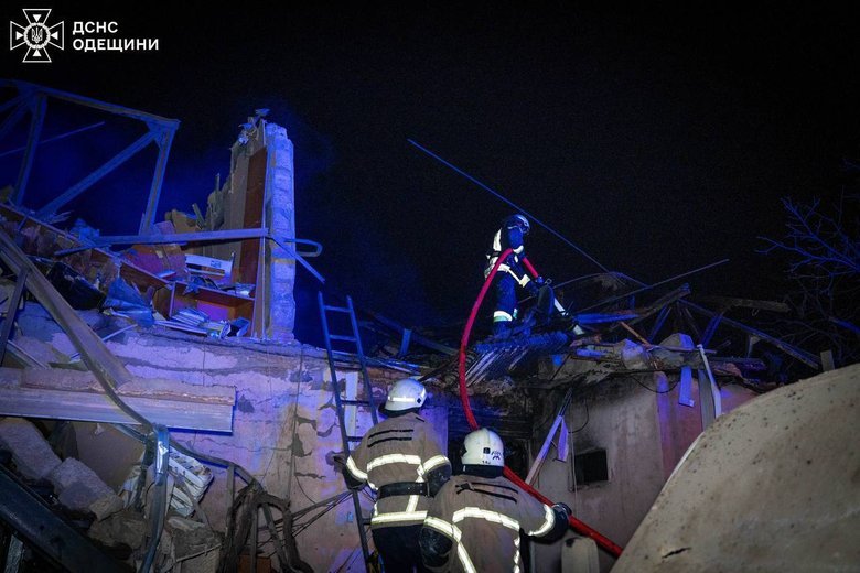 Нічна атака на Одесу: четверо поранених, пошкоджені будівлі