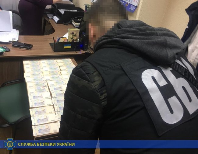 СБУ задержала двух руководителей Нацакадемии аграрных наук за взяточничество 04