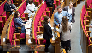 Ігри дорослих хлопчиків: перевзування, перевибори і відставка генпрокурора