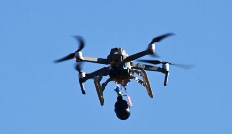 Рашисти вдарили fpv-дроном по мікроавтобусу в Слов’янську: загинула людина, 5 осіб поранені