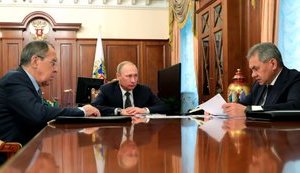 Путін сьогодні зустрінеться з Лавровим та Шойгу, - Пєсков