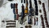 Чоловіка, який зберігав зброю в гаражі, викрила поліція