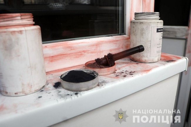 Поліція розслідує загадкове вбивство молодої пари в Маріуполі 04