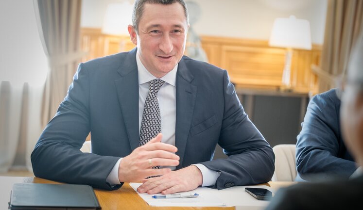 Між втечею і підозрою: як Чернишов віддав землю в обмін на квартири за 15 мільйонів