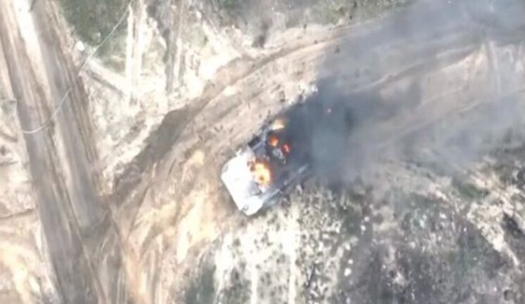 Українські воїни знищили ворожий БТР. ВIДЕО