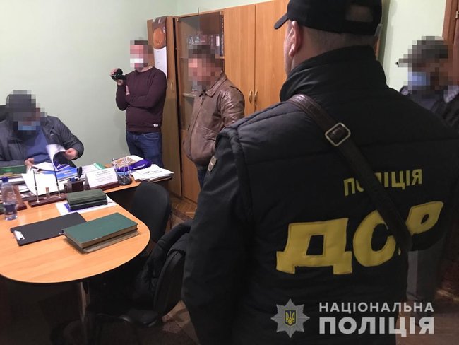 Начальник СИЗО, подозреваемый в присвоении 165 тыс. грн при ремонте камер, арестован на Закарпатье, - Нацполиция 01