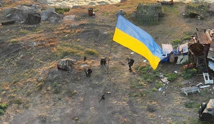 Flag of Ukraine was installed on Zmiinyi. PHOTOS