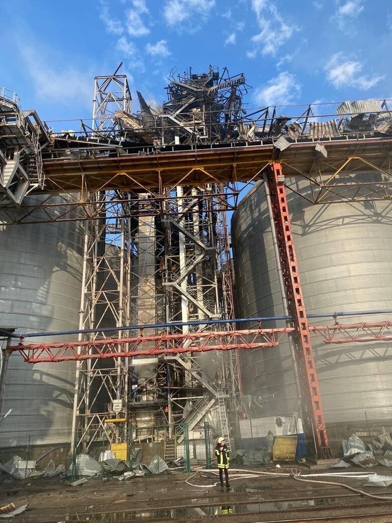 Наслідки атаки РФ на зернові термінали та інфраструктуру в портах Одеса і Чорноморськ 06