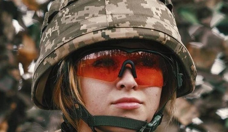 Девушки впервые подписали "Контракт 18-24": они будут операторами БПЛА в 92-й ОШБр. ФОТО