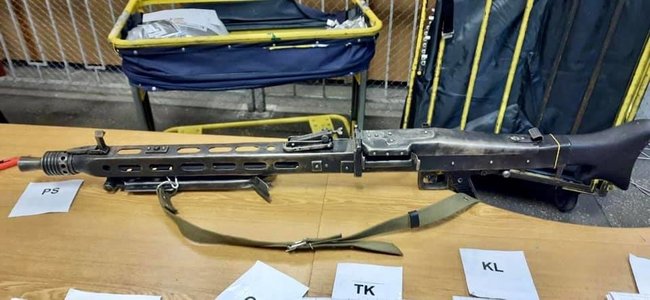 Житель Буковини намагався відправити до Франції поштою німецький кулемет MG 42 04