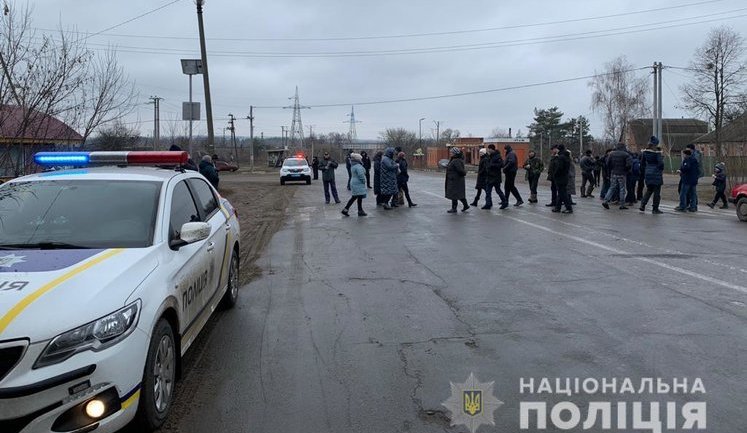 Жители Мерефы перекрыли трассу в знак протеста против добычи сланцевого газа, - полиция Харьковщины. ВИДЕО