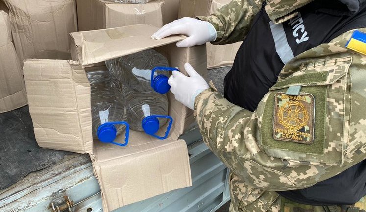 Біля Костянтинівки виявлено автомобіль, який перевозив 1 тис. літрів контрафактного спирту, - пресцентр ОС. ФОТО