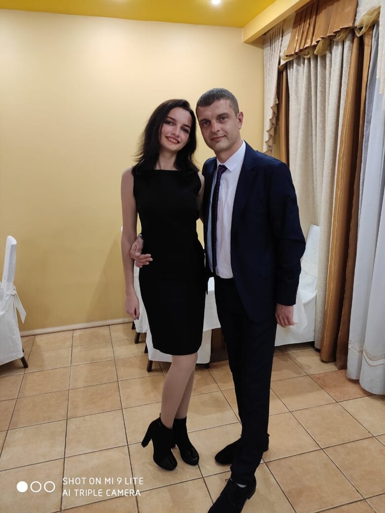 Сестра пораненого морського піхотинця з Азовсталі Михайла Діанова Альона: Ще на початку березня ми дізналися, що брата поранено в обидві ноги, а в правій руці постраждала і кістка. Чи отримує він медичну допомогу зараз у полоні - ми не знаємо 05