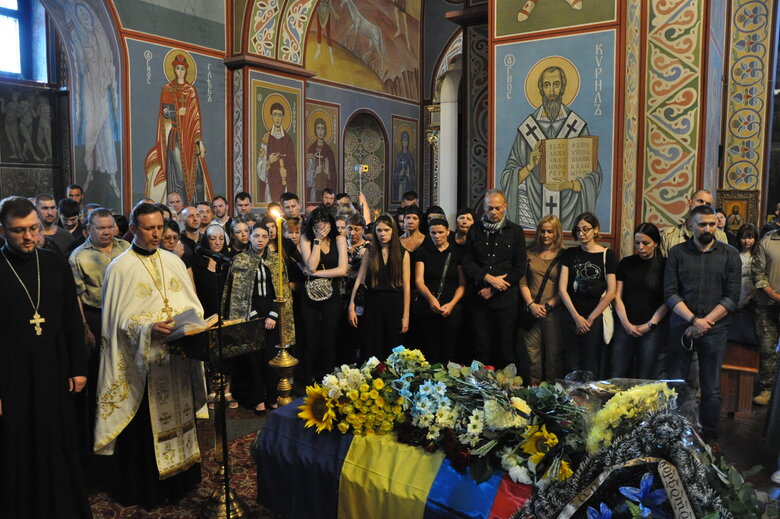 З телеведучим та військовим Карімом Гуламовим, який загинув у бою з російськими окупантами, попрощались у Києві 50