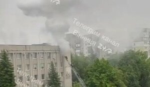 У Вінниці загорілася будівля ТЦК. ВIДЕО