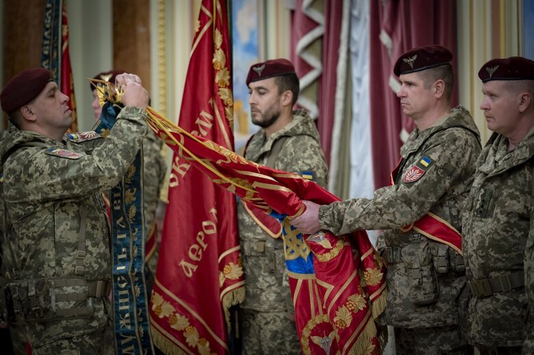 Зеленський відзначив частини до Дня ДШВ