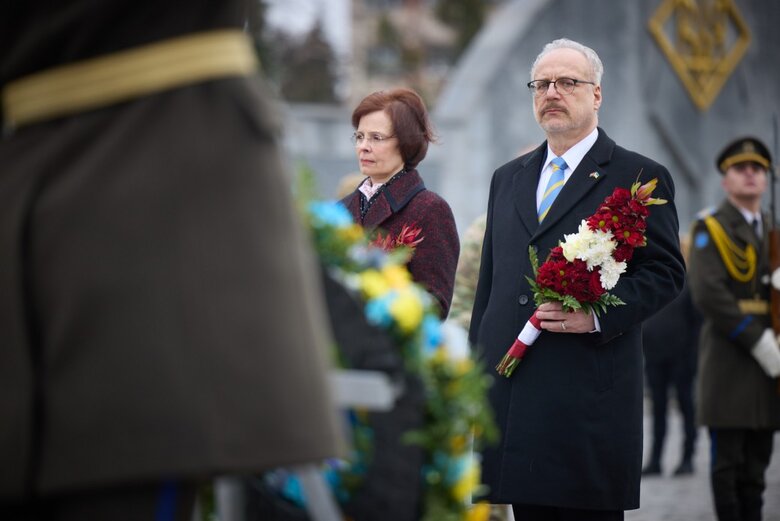 Зеленський прибув до Львова: відвідав поранених воїнів та вручив нагороди 03