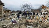 У Мархалівці на Київщині внаслідок російських обстрілів загорілося понад 8 приватних будинків. Загинуло 5 осіб, троє серед яких - діти, - ДСНС. ФОТО