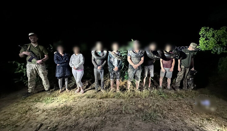 Намагалися переплисти Тису в гумових камерах: на Закарпатті затримано п’ятьох чоловіків, - ДПСУ. ВІДЕО+ФОТО