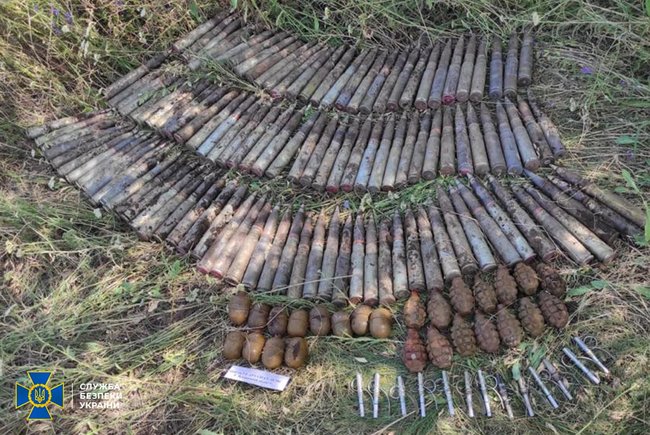 Сховок з артснарядами до бронетехніки виявлено на Луганщині, - СБУ 01