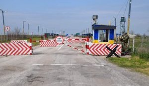 Россия заблокировала выезд из Крыма. В Украину не пропустили полсотни граждан