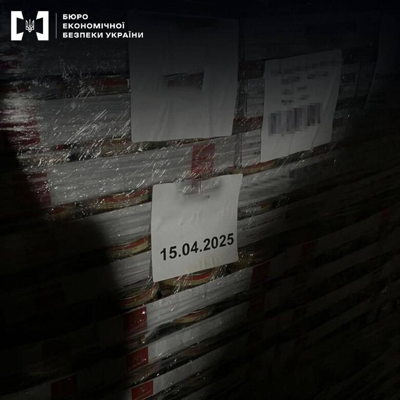 Склад гуманитарных товаров неизвестного происхождения обнаружен на Львовщине: продолжаются обыски, - БЭБ 03
