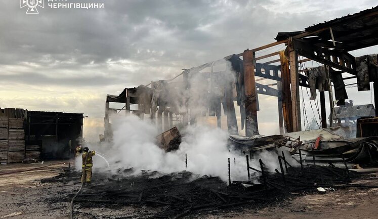 Enemy attacked Chernihiv region with missiles and drones: fires broke out. PHOTOS