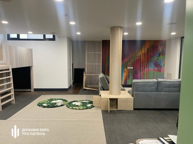 На іспанській віллі ексвійськкома Борисова ДБР провело обшуки. Майно заарештували 02