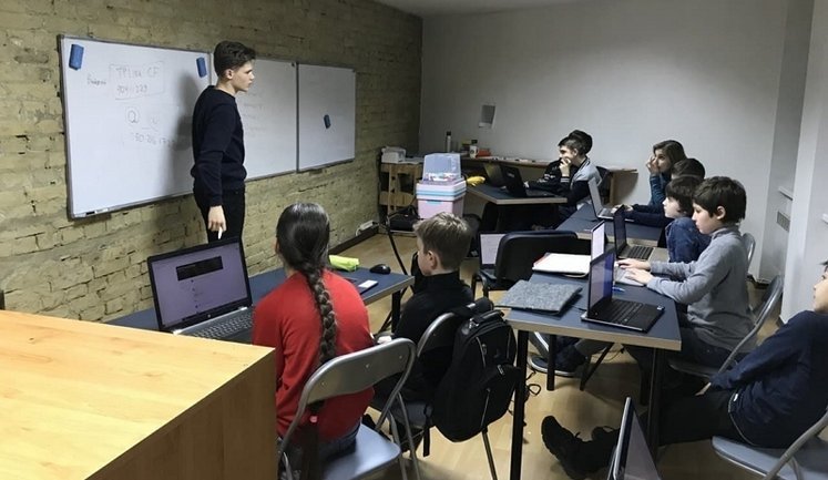 ГЕРОЇ БІЗНЕСУ. Як студенти заробляють на онлайн математиці