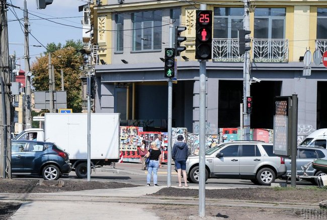 На столичному Подолі відкрили довгоочікуваний пішохідний перехід 07